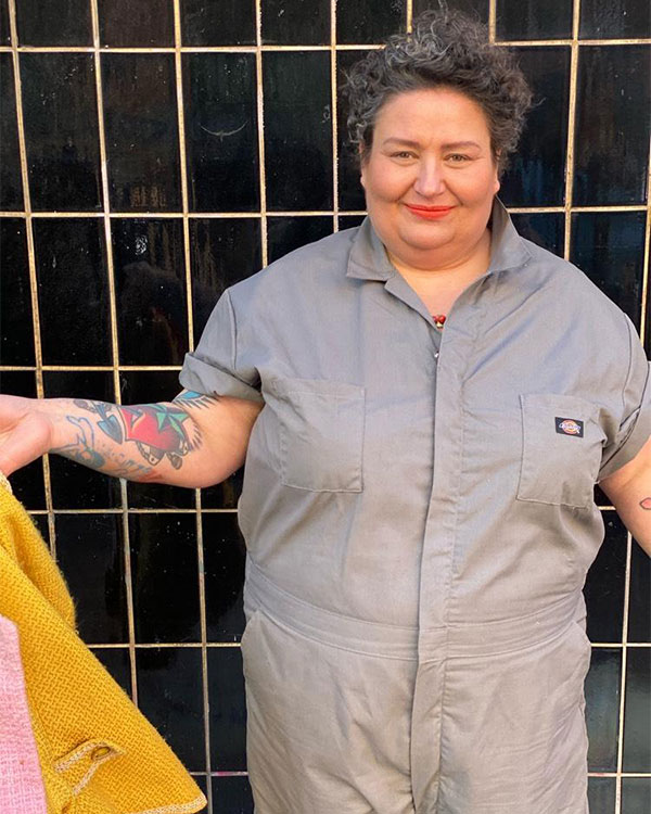 Sandra im Overall