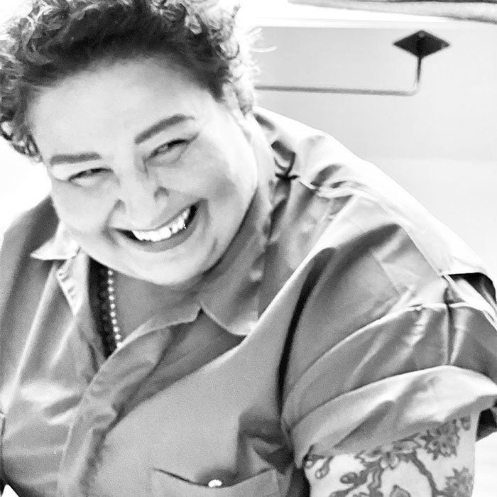 Sandra lacht b/w